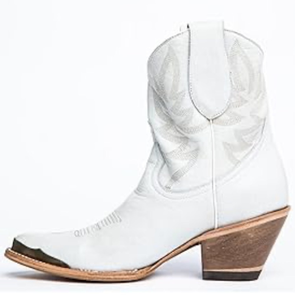 EUC Miranda Lambert Idyllwind White light gray  Cowboy Boots - Size 6B
